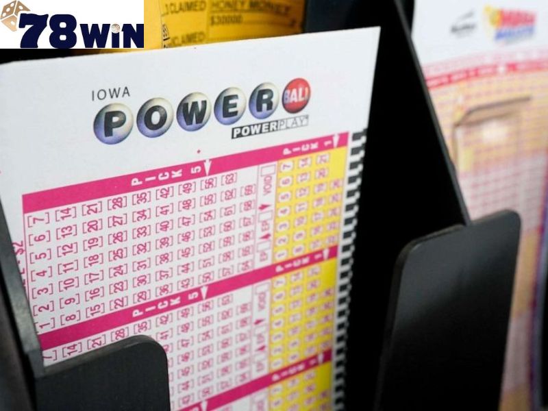 Các quả bóng trắng trong Powerball, mỗi kỳ quay sẽ có 5 quả bóng trắng được chọn